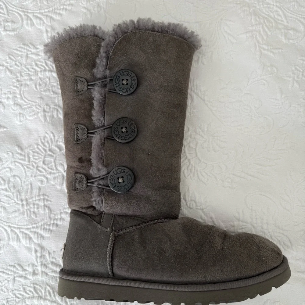 UGG Bailey Button Triplet II Winter Boots Size 6